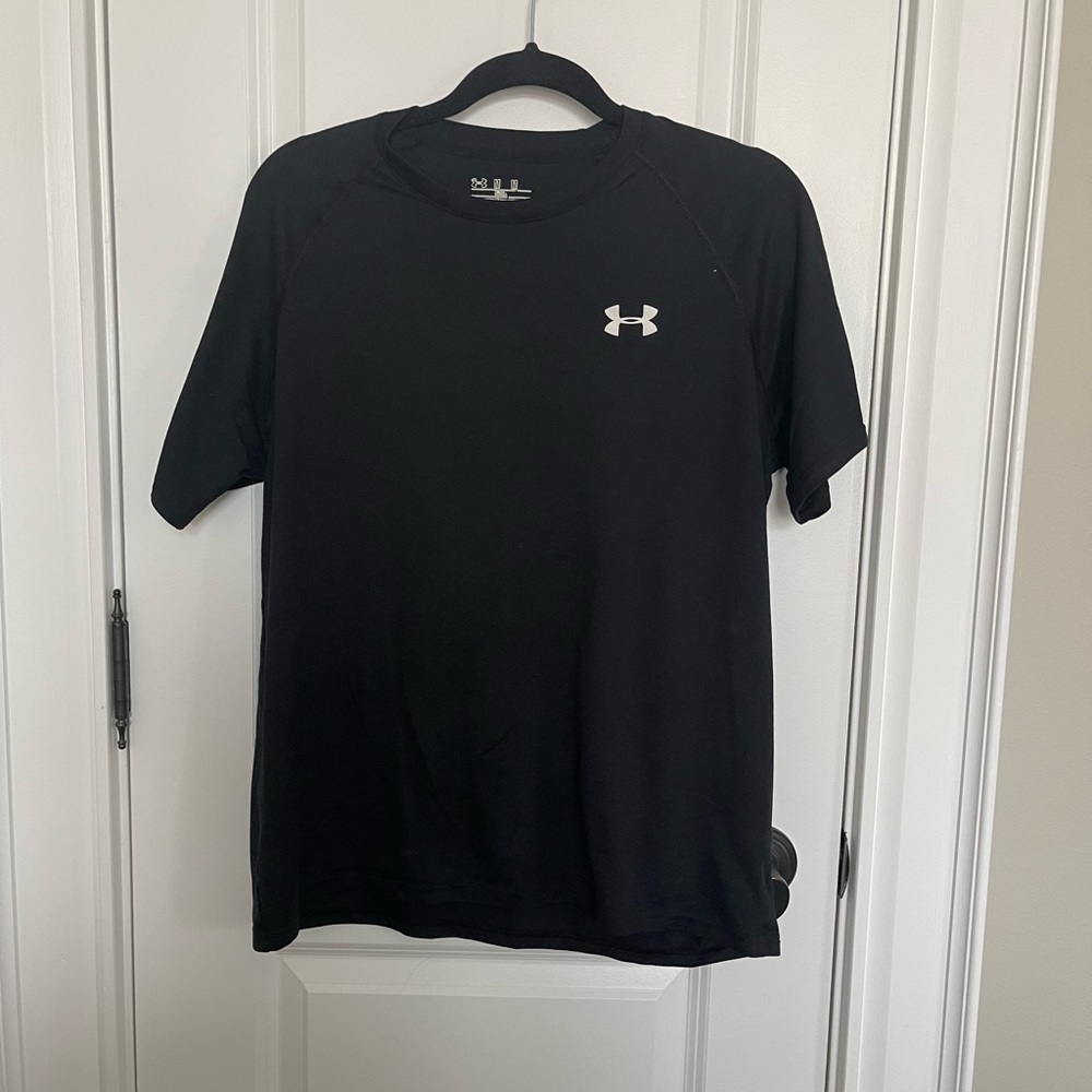 Under Armour Black Loose Fit T-Shirt - Size M